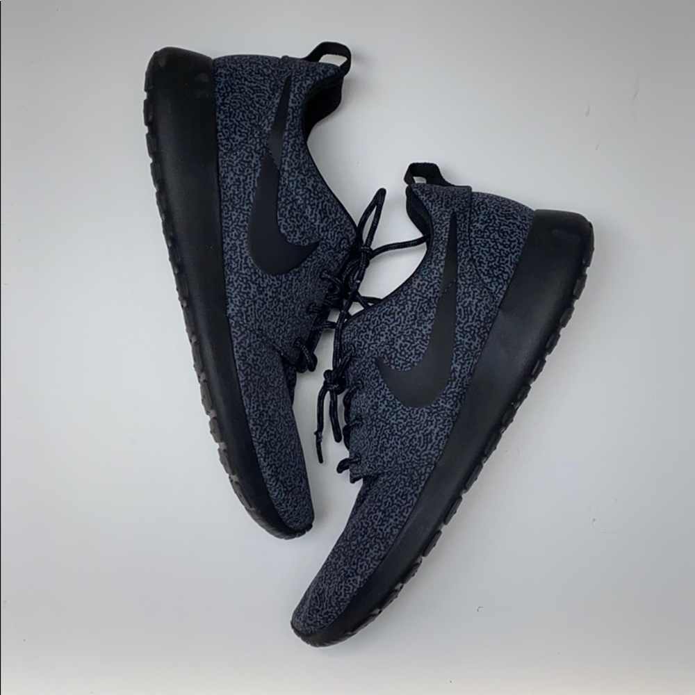 Nike Oreo Roshe Sneaker